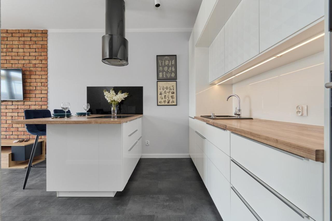 Stylish Kosciuszki Apartaments Near The Market Square With Free Garage Wroclaw By Noclegi Renters Exterior foto